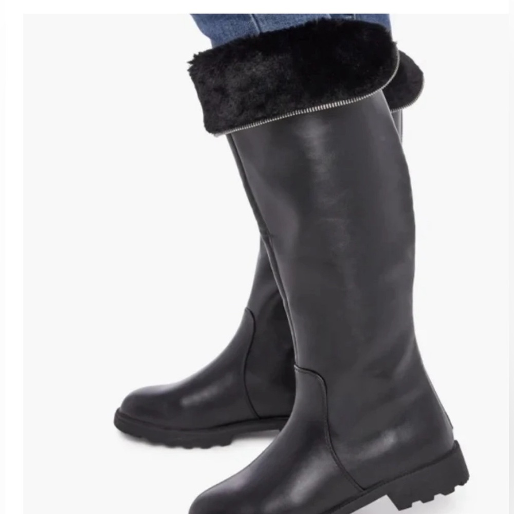 EUC Faux Fur Lined Fold-Over Boot Size 8